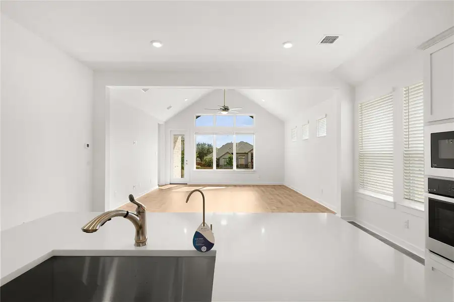 **PHOTO IS REPRESENTATIVE OF FLOORPLAN ONLY** **PHOTO IS REPRESENTATIVE OF FLOORPLAN ONLY**