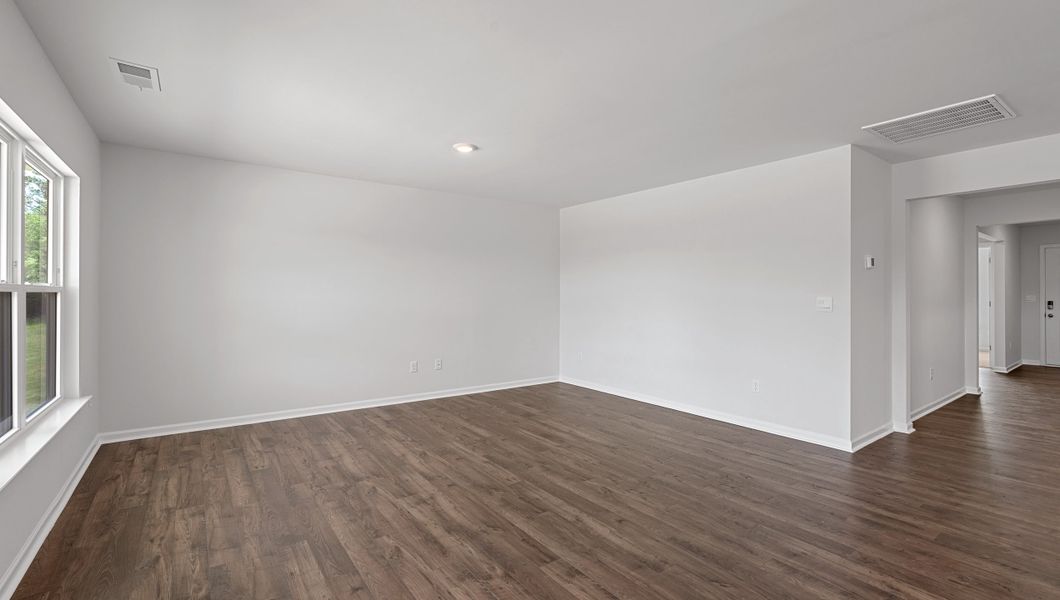 Spacious, unfurnished interior of a new home in Sherwood Gardens, Landrum (Image 18).