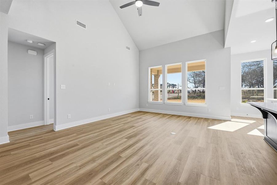 Spacious, unfurnished interior of a new home in Wildridge, Oak Point (Image 19).