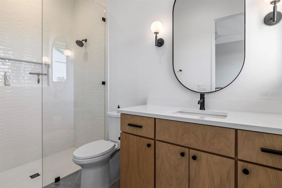 Furnished interior view inside a new home in , Orlando (Image 45).