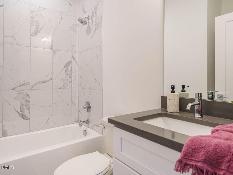 008-1280x960-bathroom