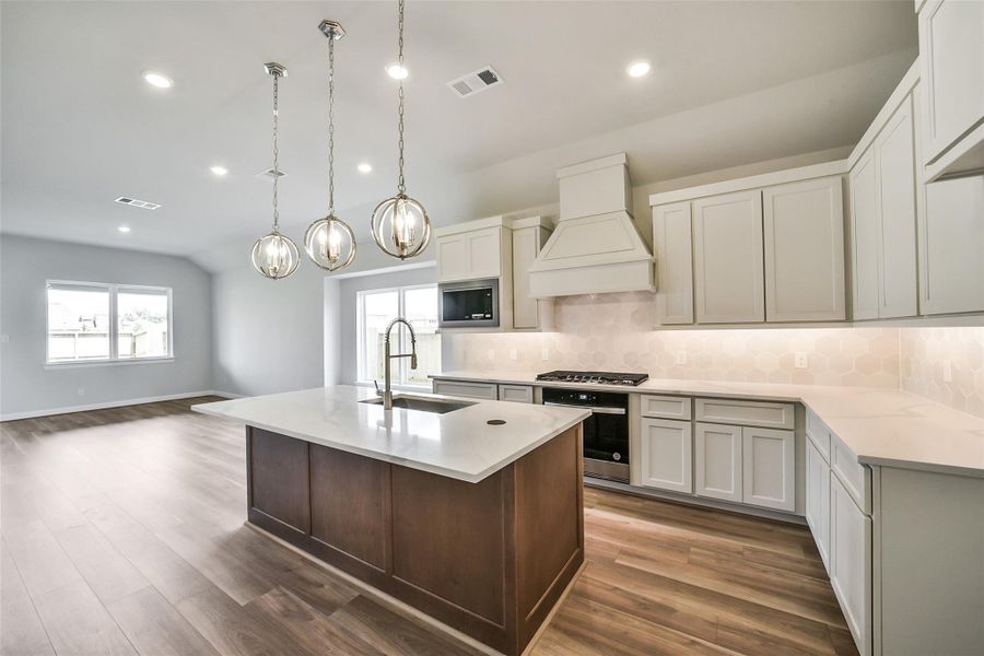 Furnished interior view inside a new home in Sienna 40', Missouri City (Image 11).