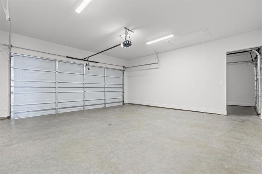 Spacious, unfurnished interior of a new home in Eagles Bluff, Hudson Oaks (Image 36).