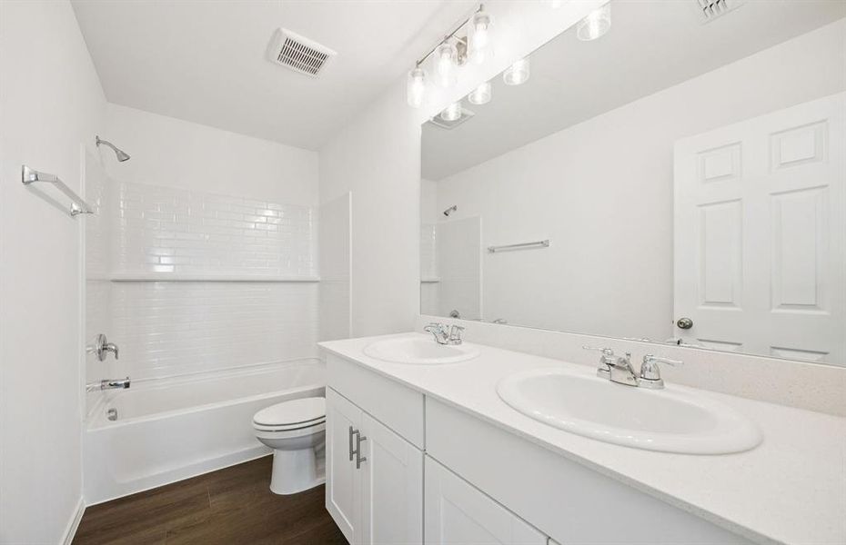 Spacious secondary bathroom Spacious secondary bathroom