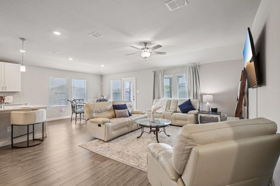 Furnished interior view inside a new home in Sundance Cove - Classic Series, Crosby (Image 9). Furnished interior view inside a new home in Sundance Cove - Classic Series, Crosby (Image 9).