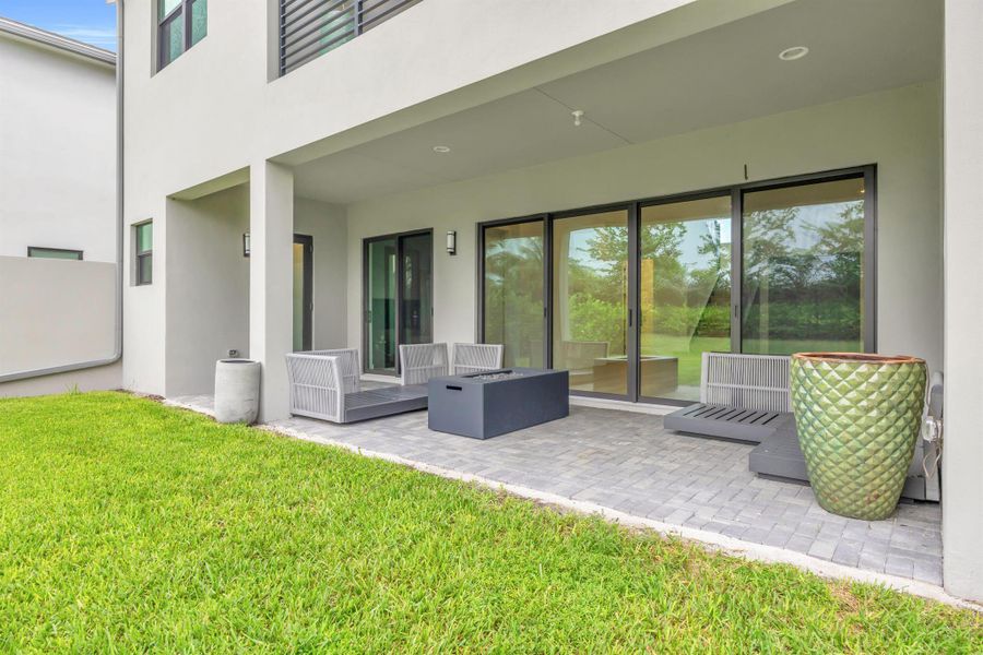 Exterior details and patio area of a home in , Boca Raton (Image 20).
