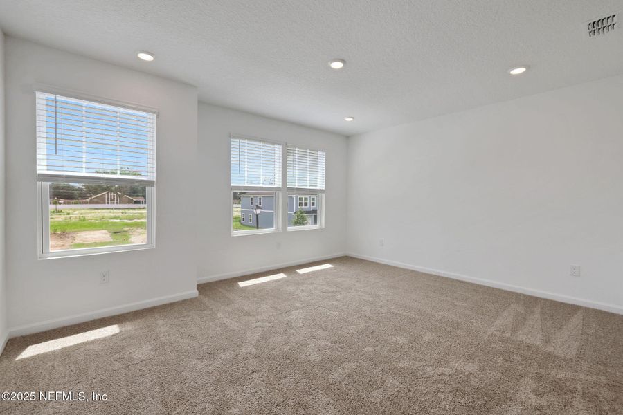 Spacious, unfurnished interior of a new home in Kasen Oaks, Jacksonville (Image 22).
