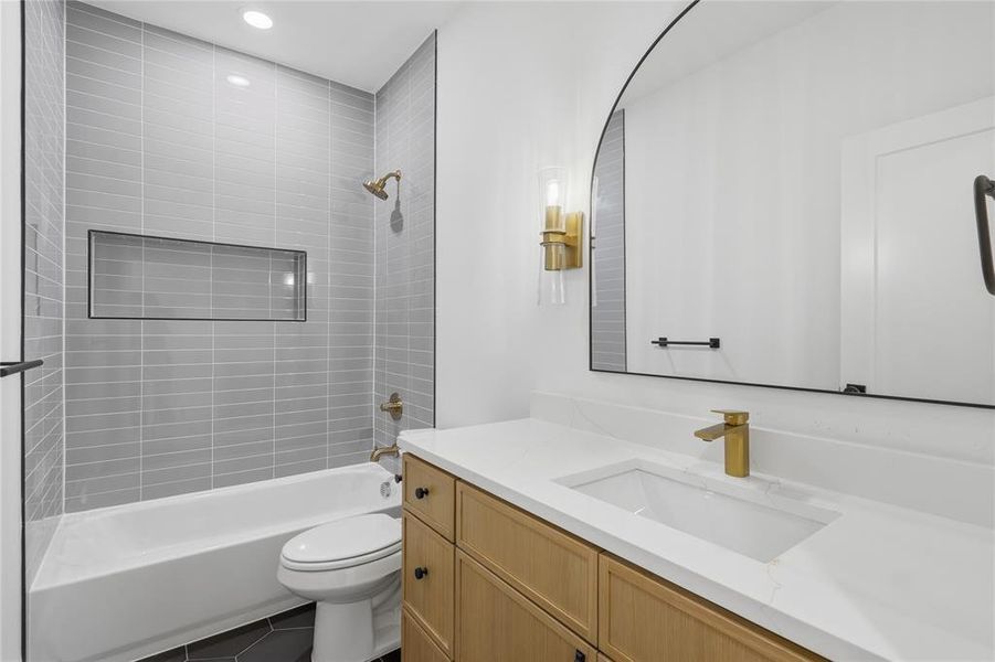Furnished interior view inside a new home in , Dallas (Image 12).