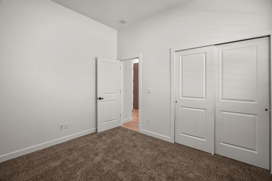 Spacious, unfurnished interior of a new home in Tierra Del Este 90, El Paso (Image 22).