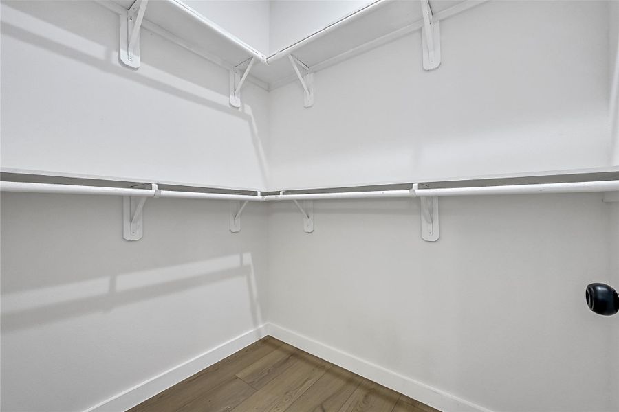 Spacious, unfurnished interior of a new home in , Galveston (Image 18).
