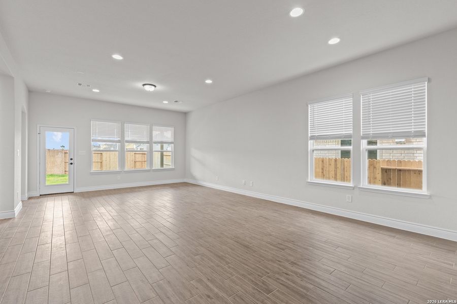 Spacious, unfurnished interior of a new home in Bison Ridge, San Antonio (Image 19).