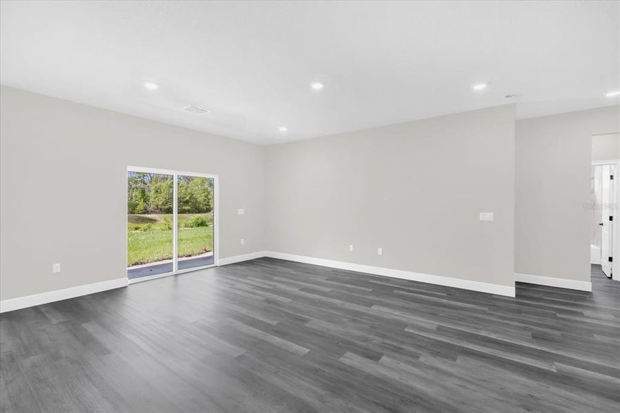 Spacious, unfurnished interior of a new home in , Ocala (Image 28).