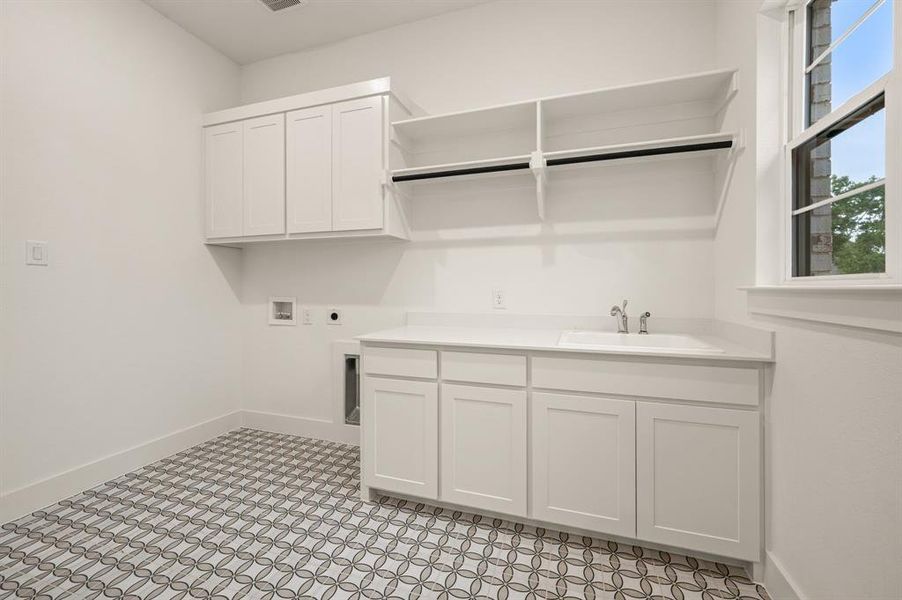 Furnished interior view inside a new home in Highland Oaks, Boyd (Image 14).