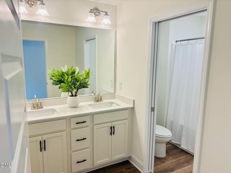 WOTH Upstairs Full Bath