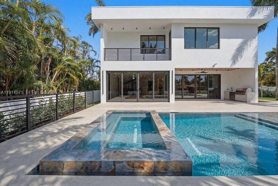 Exterior details and patio area of a home in , Fort Lauderdale (Image 47).