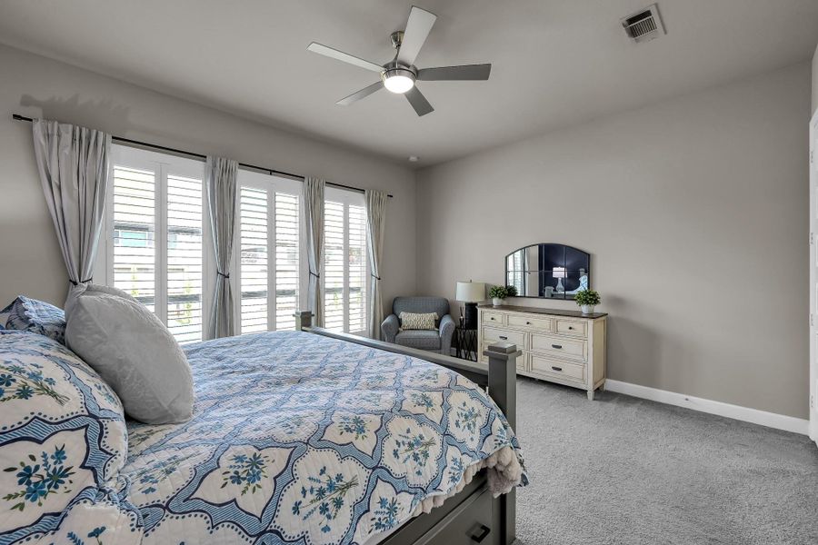 Furnished interior view inside a new home in Grand Central Park 45', Conroe (Image 11).