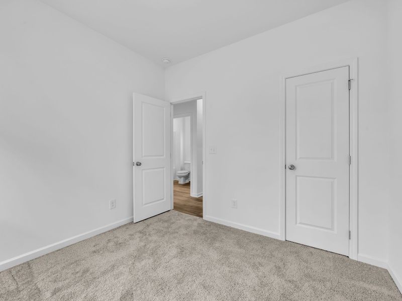 Spacious, unfurnished interior of a new home in Cantigny Park, Clarksville (Image 26).