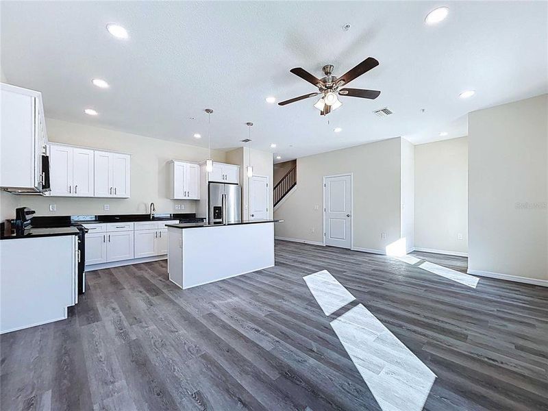 Spacious, unfurnished interior of a new home in , Tampa (Image 55).