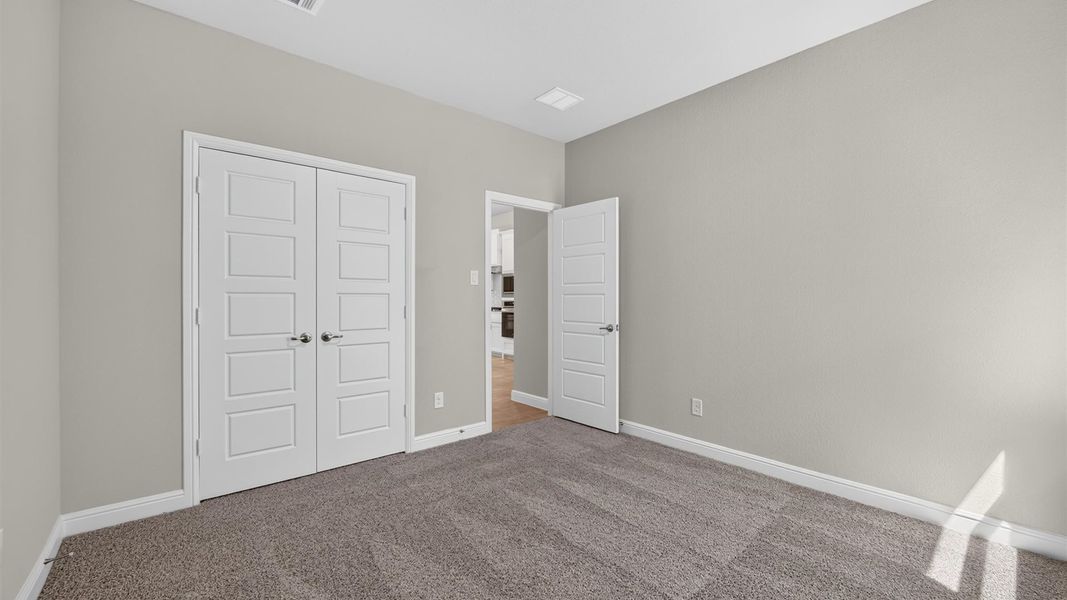 Representative unfurnished interior of a home built from the Desert Willow by D.R. Horton in Treeline, Justin (Image 32).