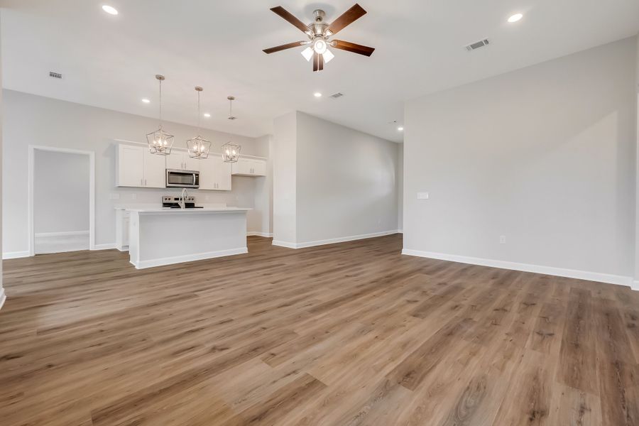 Spacious, unfurnished interior of a new home in , Crestview (Image 32).