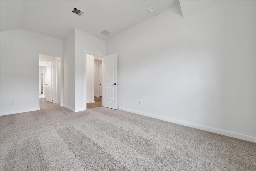 Spacious, unfurnished interior of a new home in Roman Forest, New Caney (Image 16).