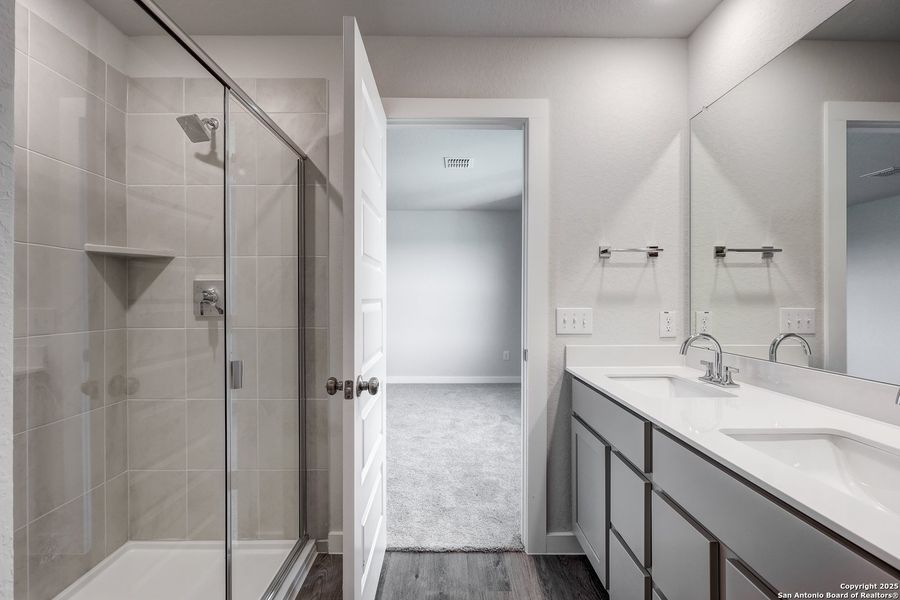 Furnished interior view inside a new home in Mesa Vista, San Antonio (Image 8).