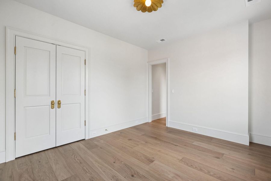 Spacious, unfurnished interior of a new home in , Charleston (Image 49).