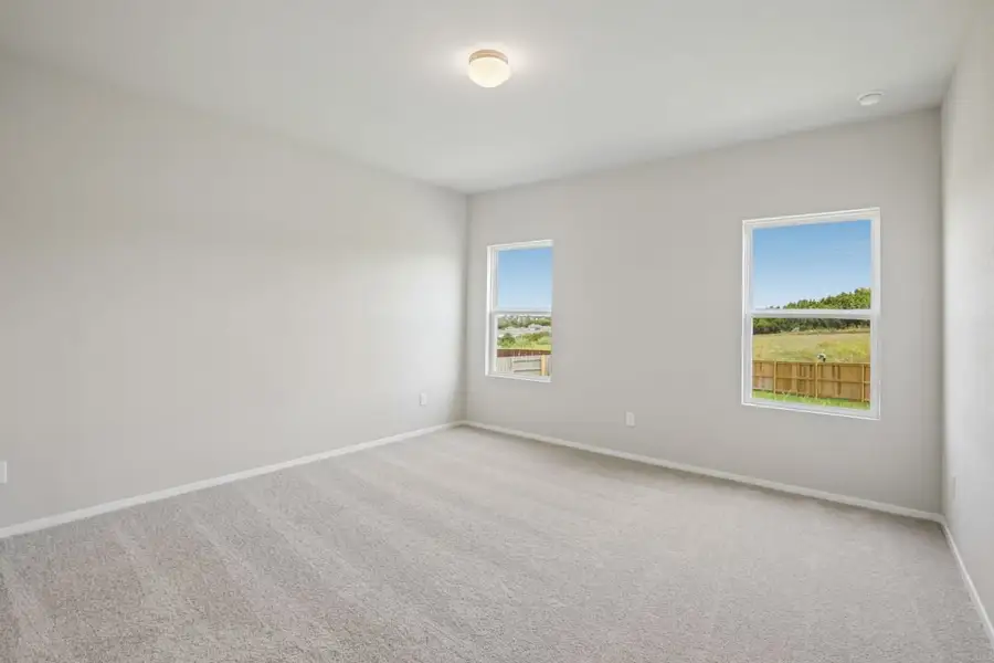 Spacious, unfurnished interior of a new home in Cloverleaf, Austin (Image 20).