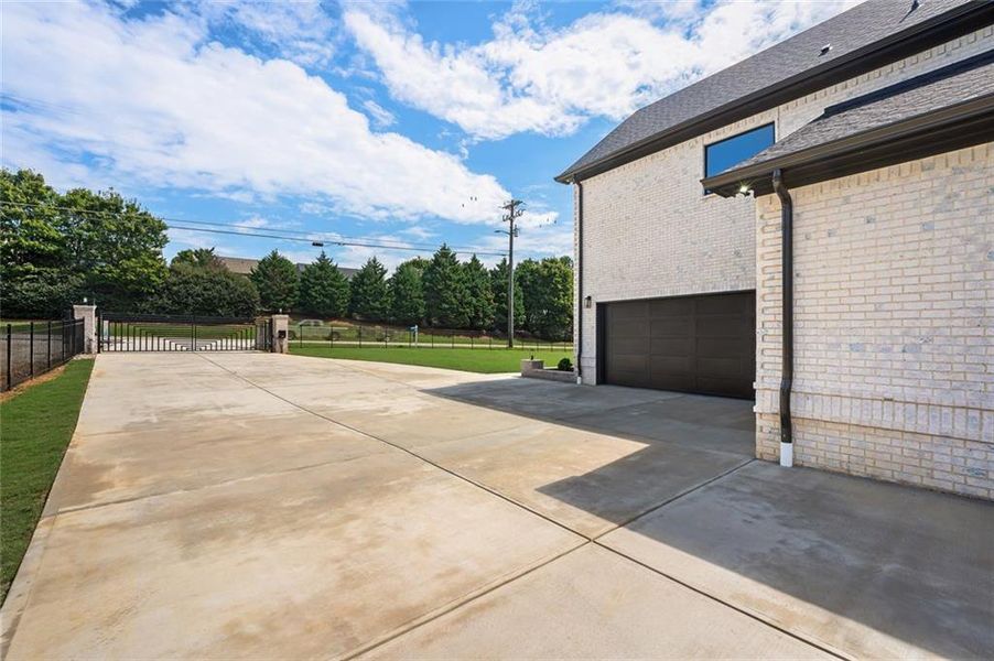 Exterior details and patio area of a home in , Lawrenceville (Image 34).