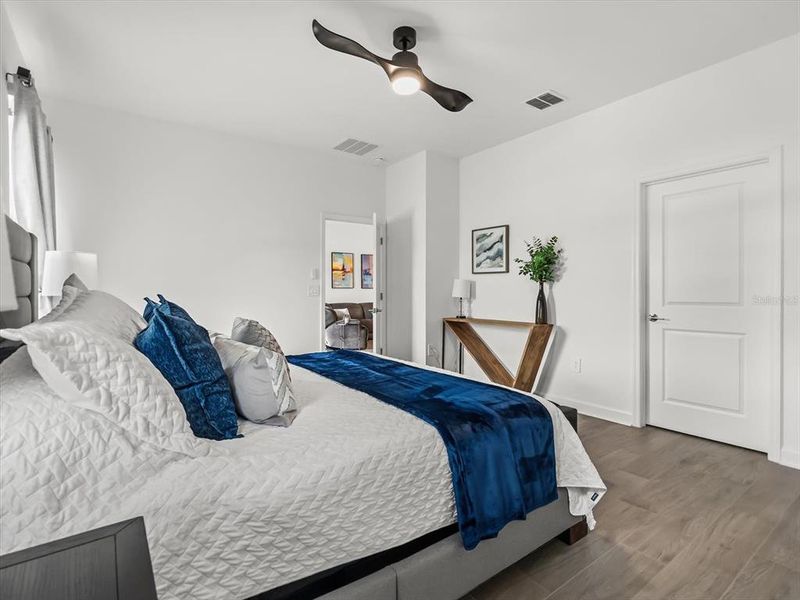 Furnished interior view inside a new home in , Orlando (Image 16).
