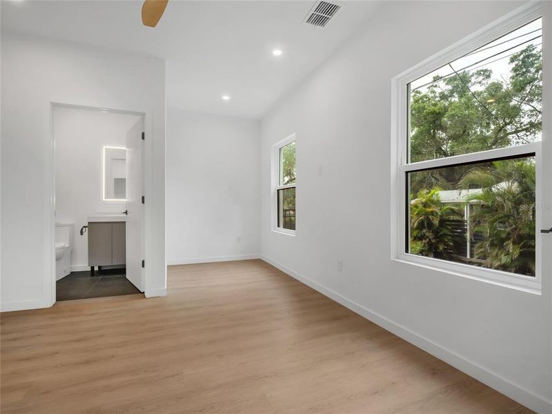 Spacious, unfurnished interior of a new home in , St. Petersburg (Image 24).