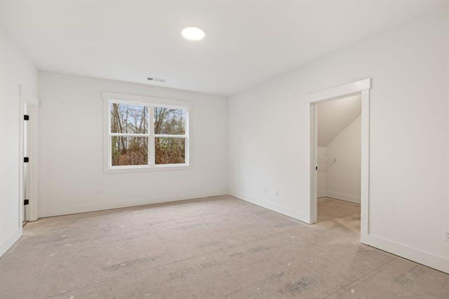 Spacious, unfurnished interior of a new home in White Post on Lake Lanier, Gainesville (Image 23).