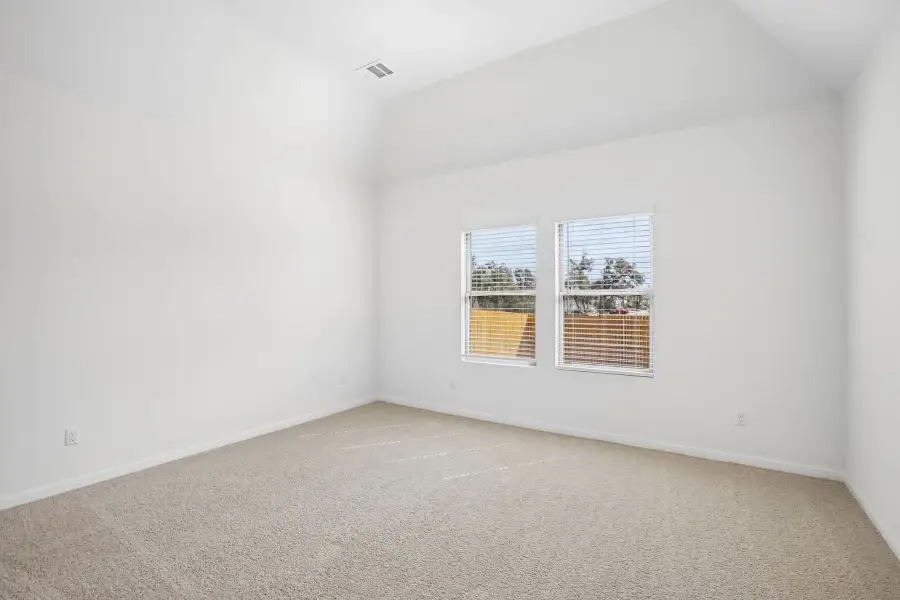 Spacious, unfurnished interior of a new home in Trinity Ranch, Elgin (Image 27).