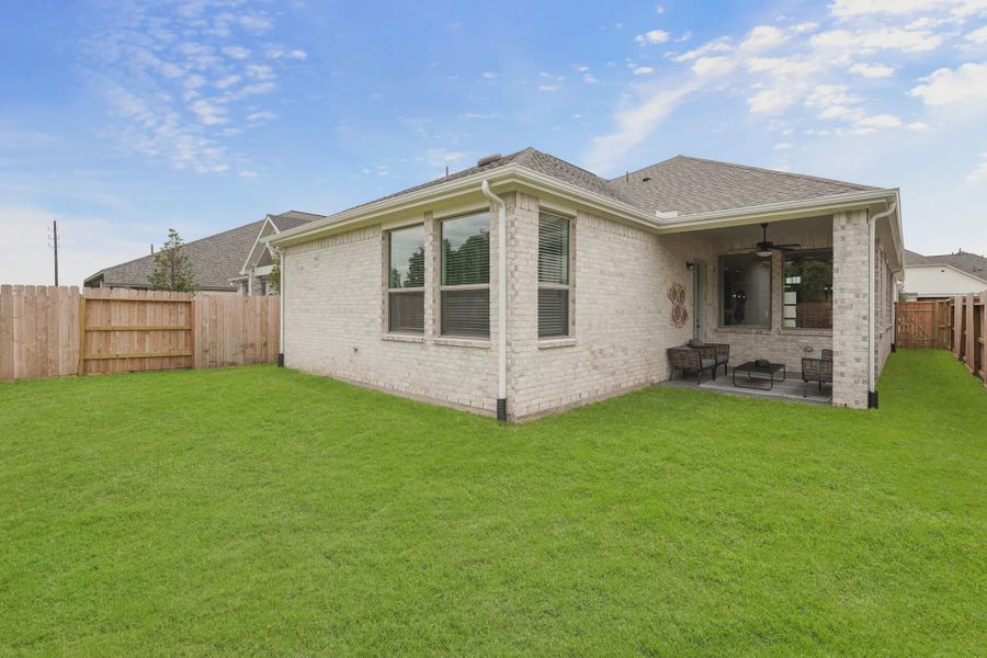 Representative exterior details of a home built from the Oxford by Chesmar Homes in Attwater 55s, Waller (Image 3).