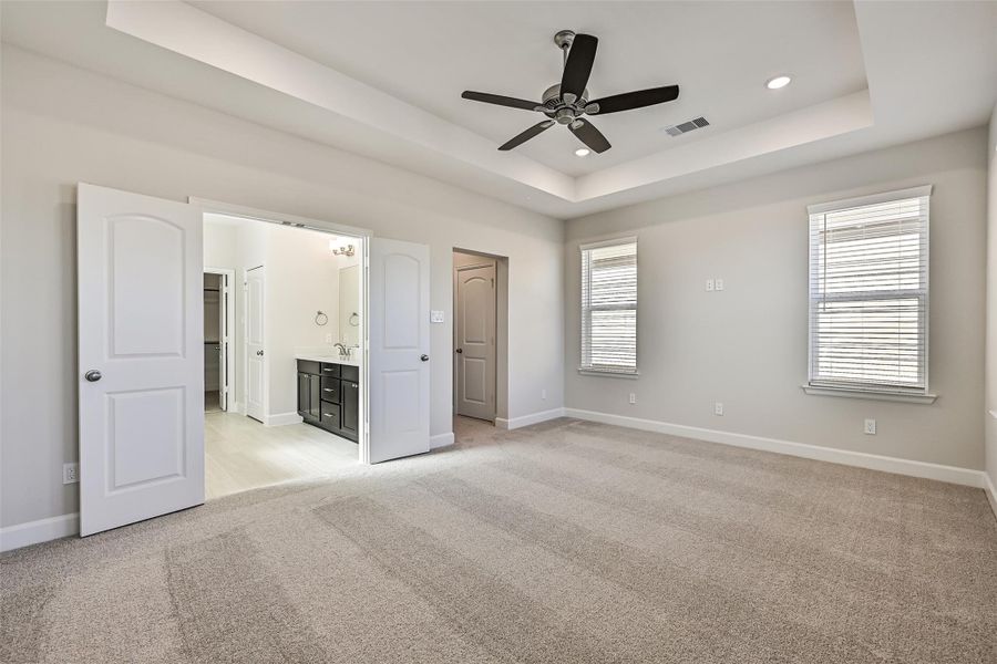 Spacious, unfurnished interior of a new home in Pearland Old Townsite, Pearland (Image 36).
