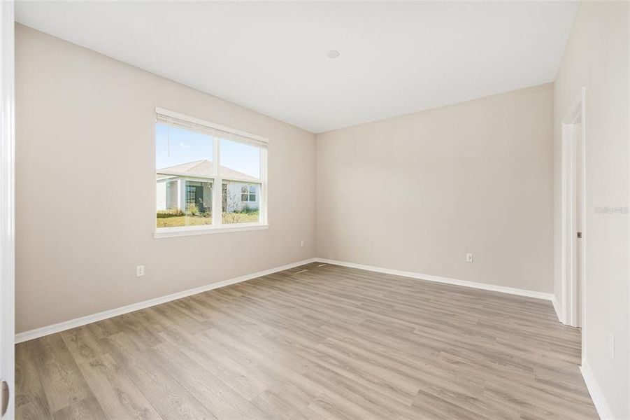 Spacious, unfurnished interior of a new home in , Ocala (Image 29).