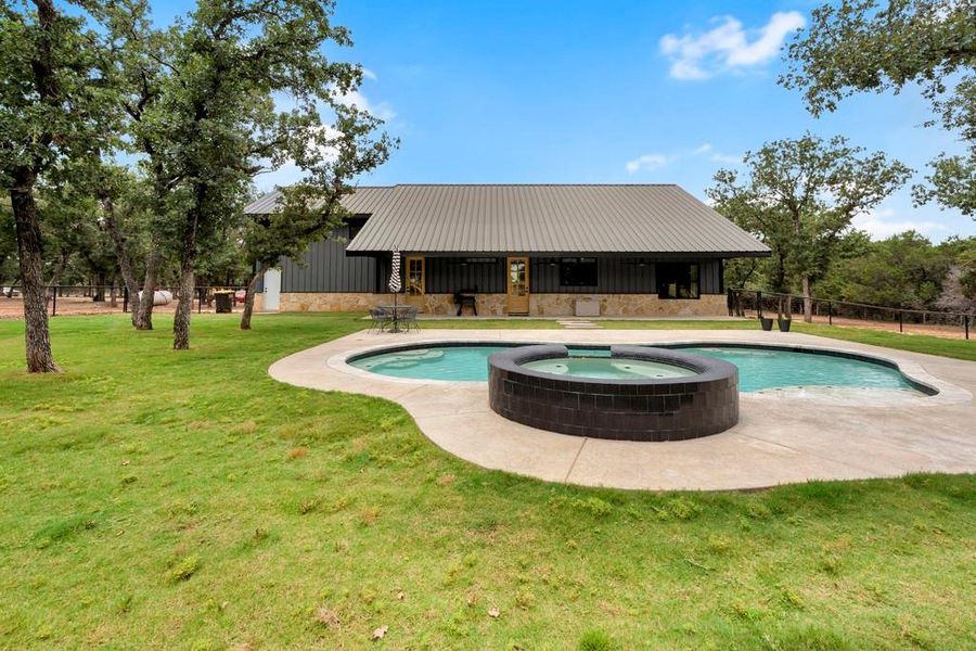Community amenities in , Tolar (Image 35).