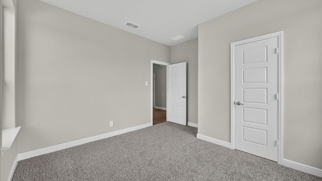 Spacious, unfurnished interior of a new home in Bluestem, Rhome (Image 18).