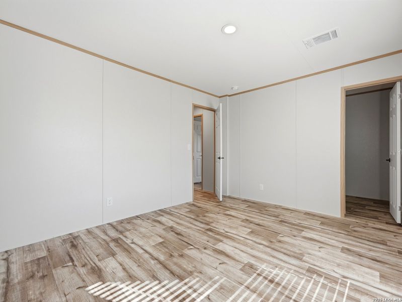Spacious, unfurnished interior of a new home in , Poteet (Image 21).
