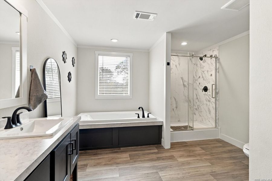 Furnished interior view inside a new home in , La Vernia (Image 9).