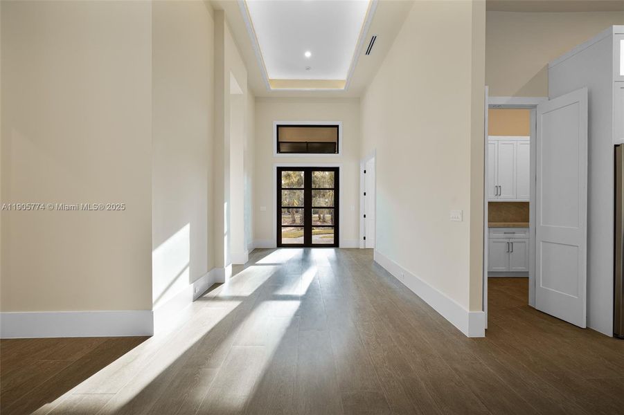 Spacious, unfurnished interior of a new home in , Naples (Image 21).