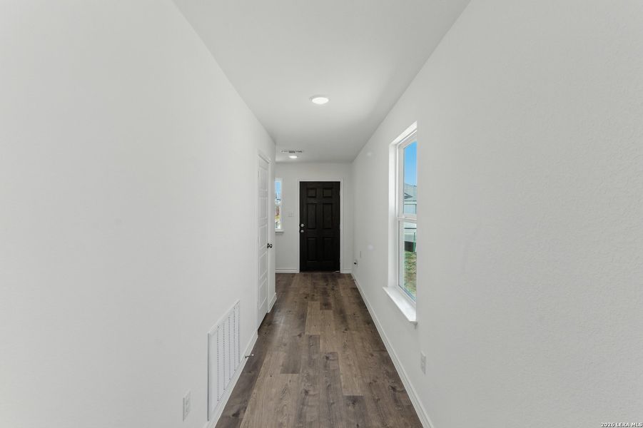 Spacious, unfurnished interior of a new home in Davis Ranch, San Antonio (Image 17).