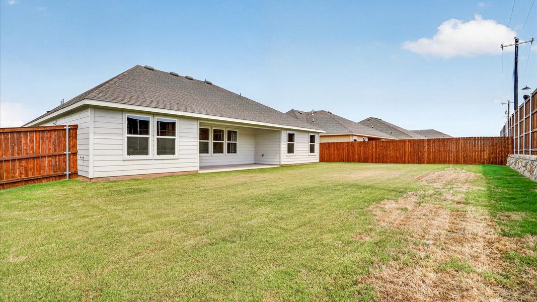 Representative exterior details of a home built from the Fairmount by D.R. Horton in Sandstone Estates, Granbury (Image 16).