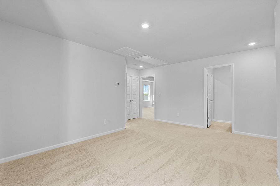 Spacious, unfurnished interior of a new home in Fieldstone, Lexington (Image 36).