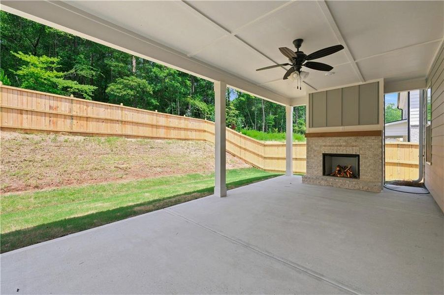 Exterior details and patio area of a home in Hamilton Lakes, Lawrenceville (Image 4).