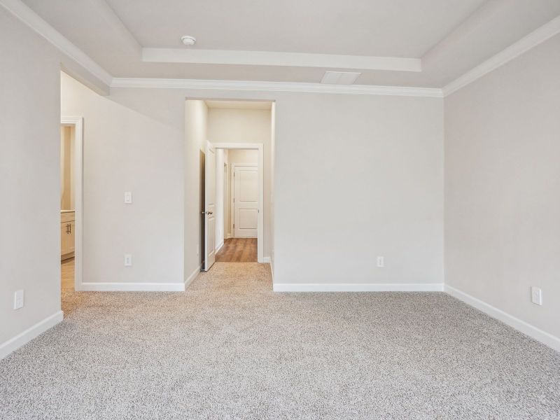 Spacious, unfurnished interior of a new home in Buffalo Ridge, Newton (Image 14).
