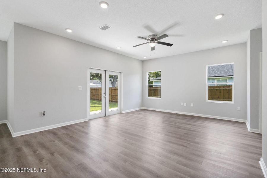 Spacious, unfurnished interior of a new home in , Fleming Island (Image 12).