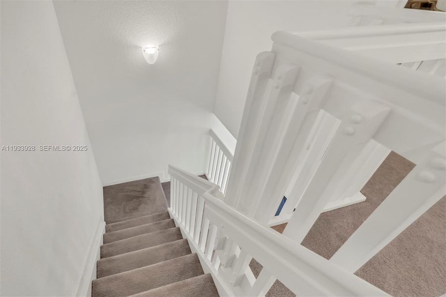 Spacious, unfurnished interior of a new home in , Coral Springs (Image 21).