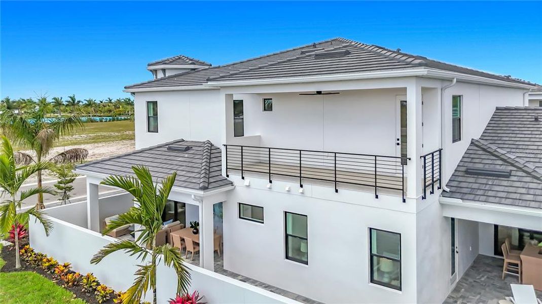 Exterior details and patio area of a home in , Bradenton (Image 40).
