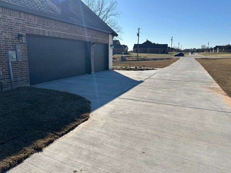 Exterior details and patio area of a home in Fannin Ranch, Leonard (Image 4).